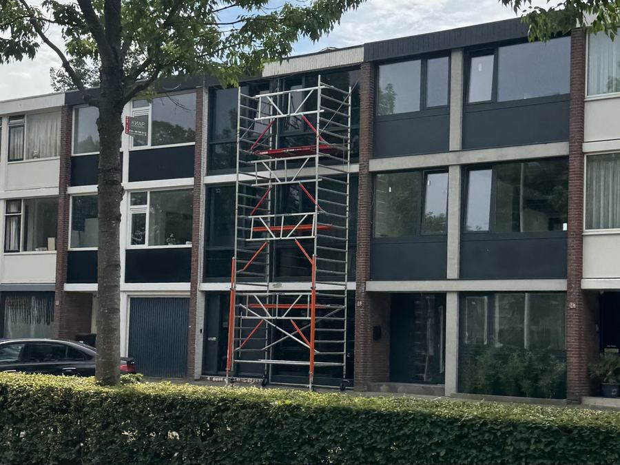Rolsteiger opgebouwd tot op hoogte van de tweede verdieping